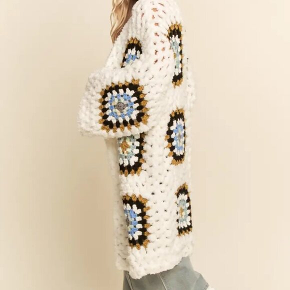 Davi & Dani Granny Square CHUNCKY Long Sleeves Cardigan - Picture 2 of 4